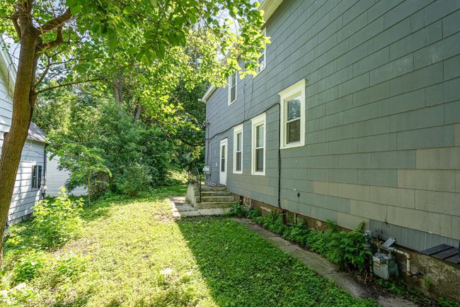 Side yard | Image 18
