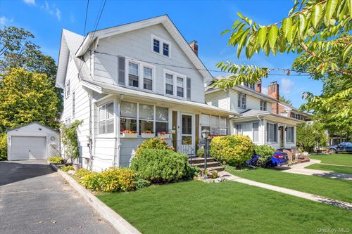 21 Carter Ct, Lynbrook, NY, 11563-3414 | Card Image