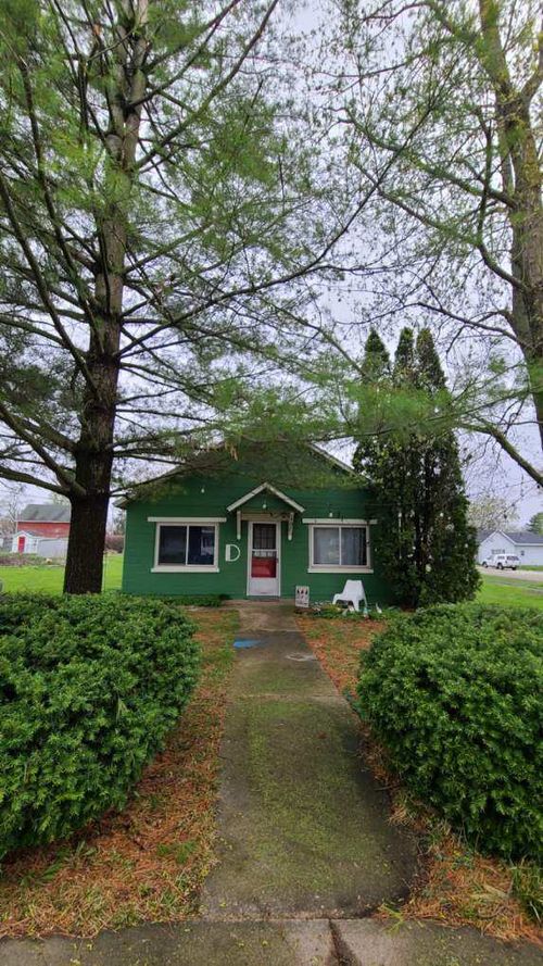 107 N Main St, Muncie, IL, 61857-6001 | Card Image