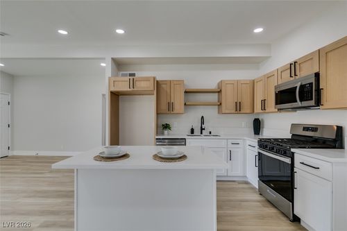 909 James St, Las Vegas, NV, 89101-1739 | Card Image