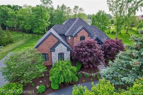 8320 Misty Mdws, Grand Blanc, MI, 48439-7427 | Card Image