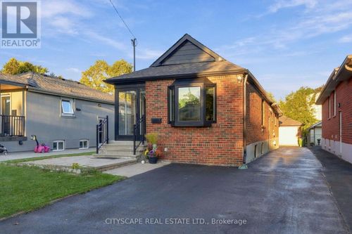 57 O'donnell Avenue, House with 5 bedrooms, 3 bathrooms and 6 parking in Toronto (Mimico) ON | Card Image