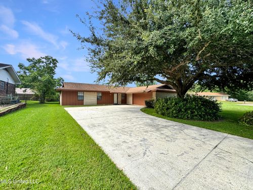 15309 Royal St, Gulfport, MS, 39503-3136 | Card Image