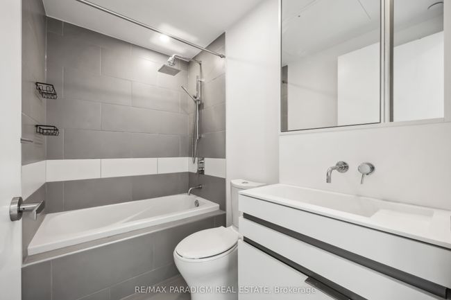 4301 - 197 Yonge St, Condo with 1 bedrooms, 1 bathrooms and null parking in Toronto ON | Image 24