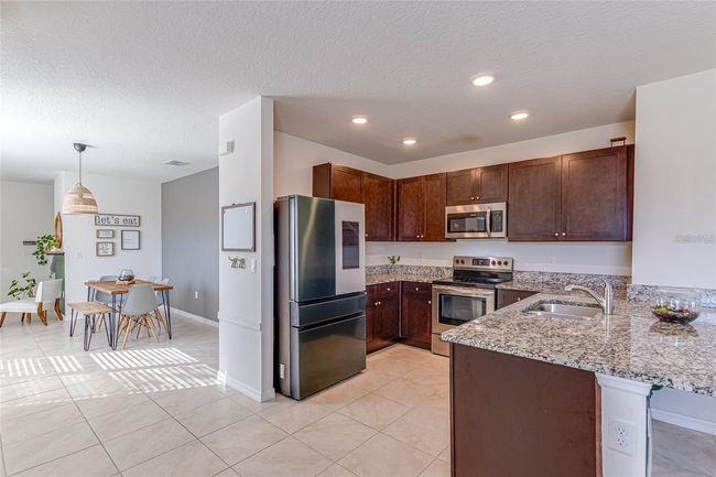 2923 Timber Hawk Cir, House other with 3 bedrooms, 2 bathrooms and null parking in OCOEE FL | Image 5