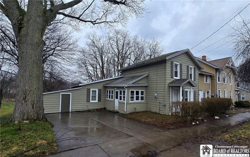 63 Eagle St, Fredonia, NY, 14063-1911 | Card Image