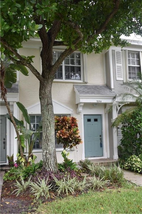 7890 Dixie Beach Cir, Tamarac, FL, 33321-8893 | Card Image