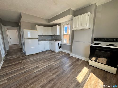 107 Hamilton St, Hartford, CT, 06106-3071 | Card Image