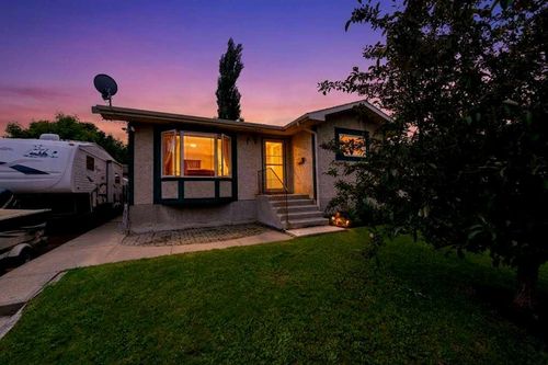 11 Greenham Drive, Red Deer, AB, T4P2K5 | Card Image