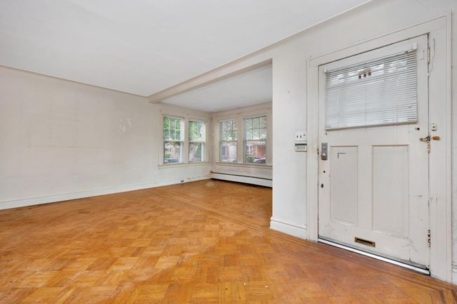 88 79 Th Ave, House other with 3 bedrooms, 2 bathrooms and 1 parking in Glendale NY | Image 8