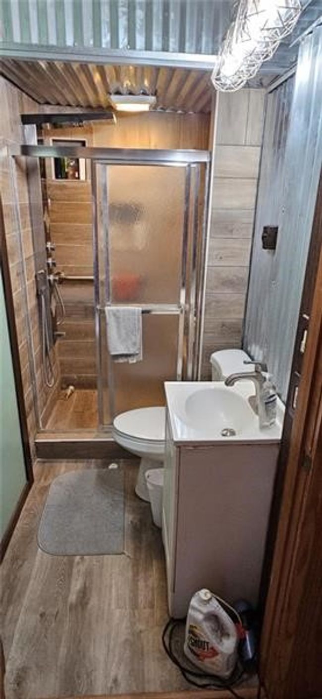 4217 Hillsville Rd, Home with 3 bedrooms, 2 bathrooms and null parking in Pulaski PA | Image 4