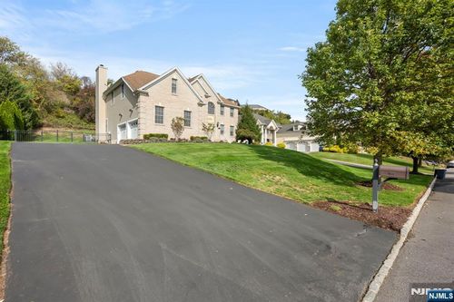 107 Hamilton Trl, Totowa, NJ, 07512-2813 | Card Image