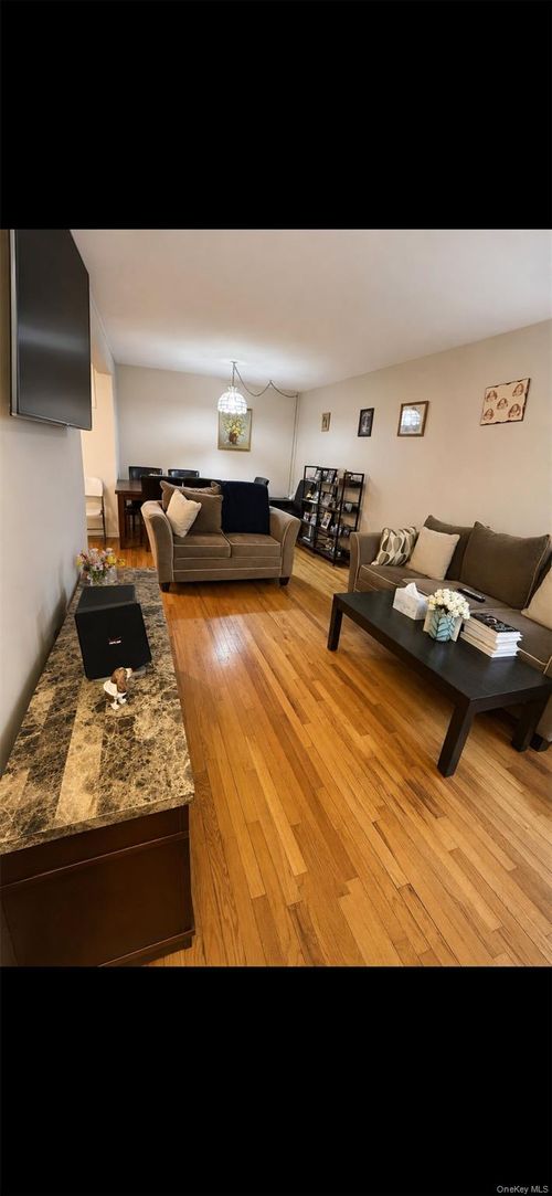1m-194 Smith St, Hempstead, NY, 11550 | Card Image