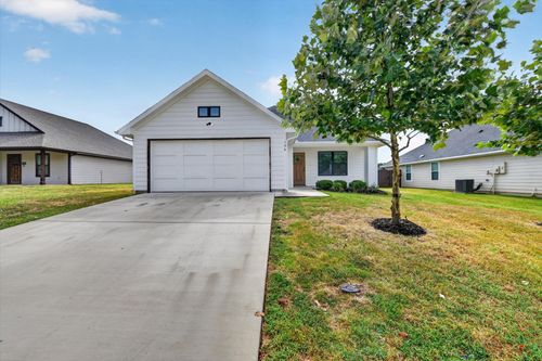 106 Clover Circle, Weatherford, TX, 76086 | Card Image