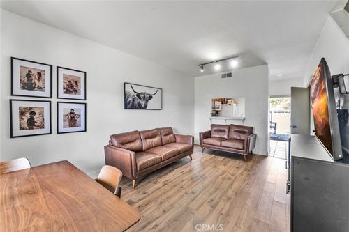 k57-926 W Philadelphia, Ontario, CA, 91762 | Card Image
