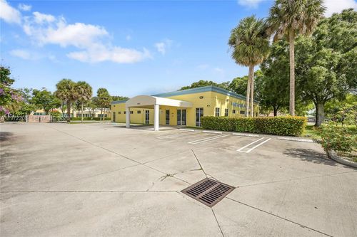 5205 Village Blvd, West Palm Beach, FL, 33407-7907 | Card Image