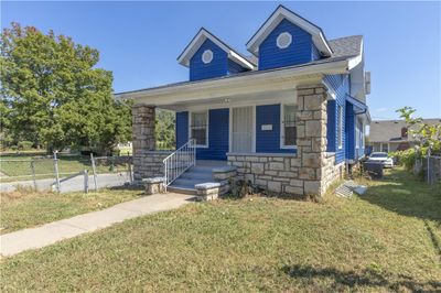 7017 Paseo Boulevard, House other with 4 bedrooms, 2 bathrooms and null parking in Kansas City MO | Image 2