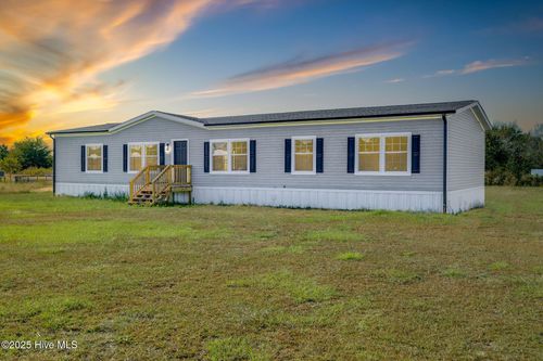 124 Fieldcrest Ln, Beulaville, NC, 28518-6786 | Card Image