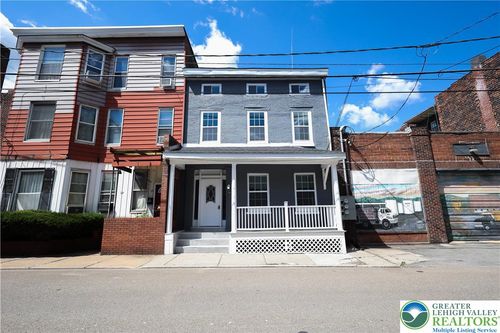 30 N Nescopec St, Tamaqua, PA, 18252-1242 | Card Image