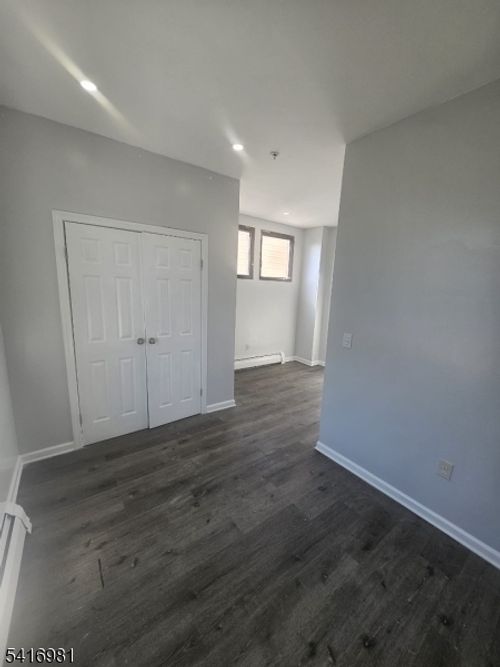 150 Broad St, Newark, NJ, 07104-3944 | Card Image