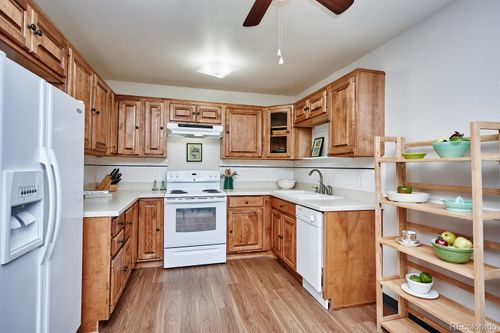 2b-695 S Alton Way, Denver, CO, 80247-1722 | Card Image