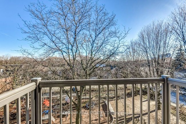 991 Dundas St E, House attached with 3 bedrooms, 3 bathrooms and 1 parking in Toronto ON | Image 34