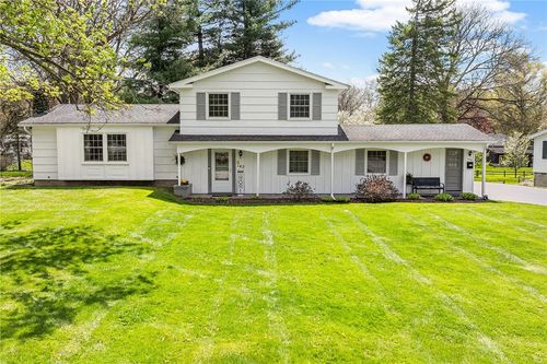 142 Wedgewood Dr, Penfield, NY, 14526-1332 | Card Image