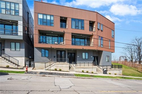 402 Jefferson Ave, Cleveland, OH, 44113-4531 | Card Image