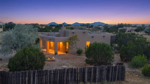 7 Gaviota Rd, Santa Fe, NM, 87508-2137 | Card Image