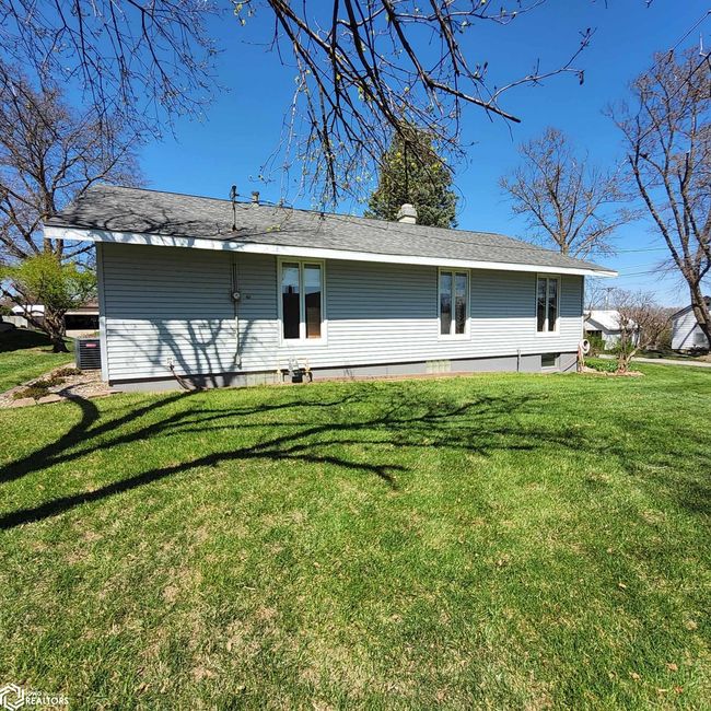 213 E Baker St, Home with 4 bedrooms, 2 bathrooms and 2 parking in Avoca IA | Image 5