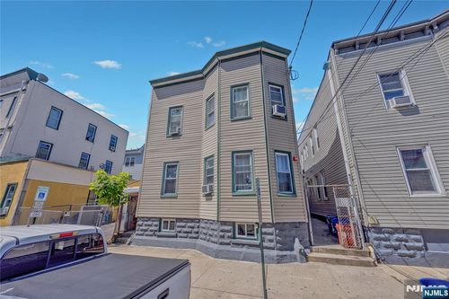 9 Vreeland Ave, Passaic, NJ, 07055-5938 | Card Image
