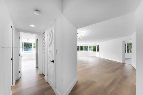 f117-1301 Ne 191st St, Miami, FL, 33179-6101 | Card Image
