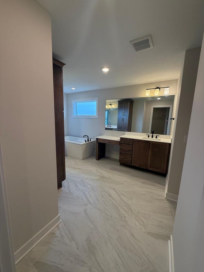 Owner's Bath | Image 25