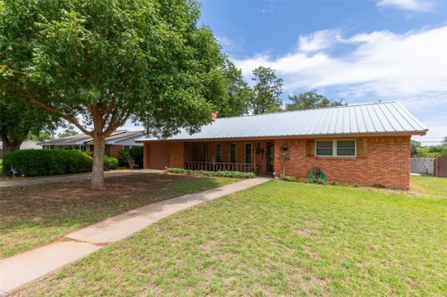1800 N Avenue F, Haskell, TX, 79521-3032 | Card Image