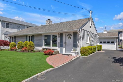 25 Bayview Ave, Babylon, NY, 11702-4307 | Card Image