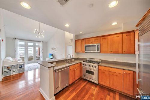 7400 River Rd, North Bergen, NJ, 07047-7221 | Card Image