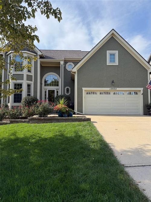 13935 W 71st Pl, Shawnee, KS, 66216-5502 | Card Image