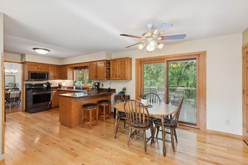 567 Lakewood Dr S, Maplewood, MN, 55119-5522 | Card Image