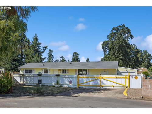 355 Cedar Ave, Woodburn, OR, 97071-2208 | Card Image