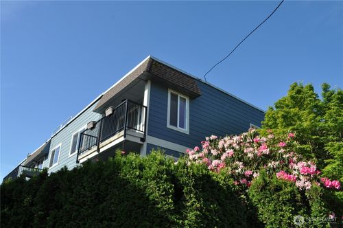 306-10110 Greenwood Ave N, Seattle, WA, 98133-9171 | Card Image