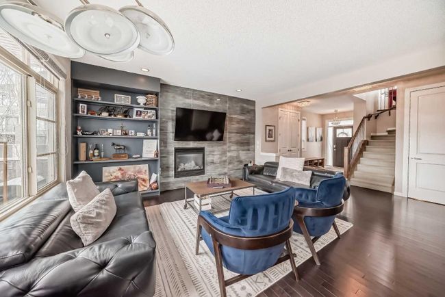 3 Aspen Summit View Sw, Home with 3 bedrooms, 2 bathrooms and 4 parking in Calgary AB | Image 7