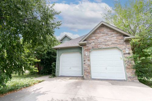 121 Hillside Dr, Baldwin City, KS, 66006-7003 | Card Image