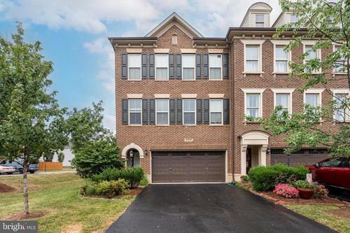 42541 Dreamweaver Dr, BRAMBLETON, VA, 20148-7622 | Card Image