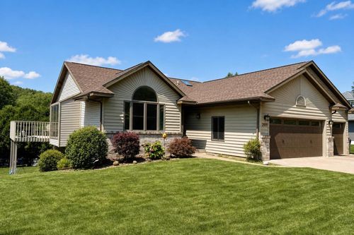 209 Larkspur Lane E, Onalaska, WI, 54650 | Card Image