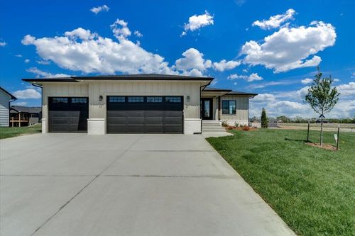 8992 E Bradford St, Wichita, KS, 67210 | Card Image