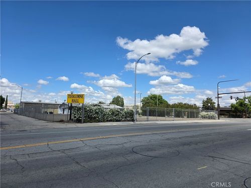 1445 Tuolumne, Fresno, CA, 93706 | Card Image