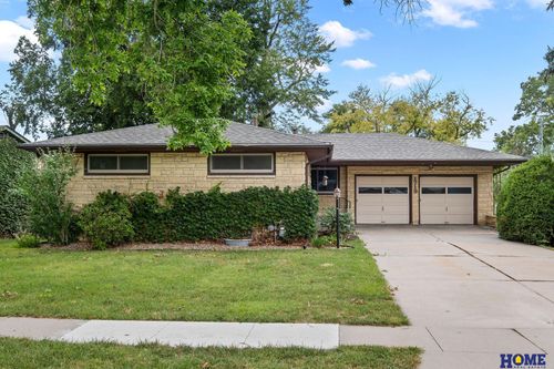 1719 E Manor Dr, Lincoln, NE, 68506-1454 | Card Image
