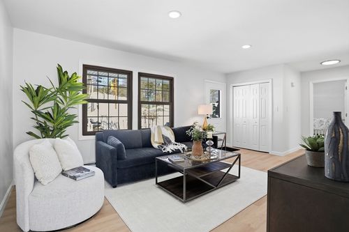 72 Main St, Upton, MA, 01568-1612 | Card Image