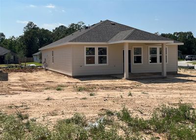 Covered patio in backyard | Image 3