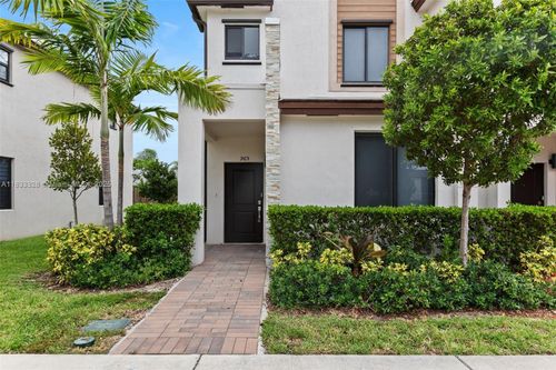 965 Ne 211th St, Miami, FL, 33179-1380 | Card Image